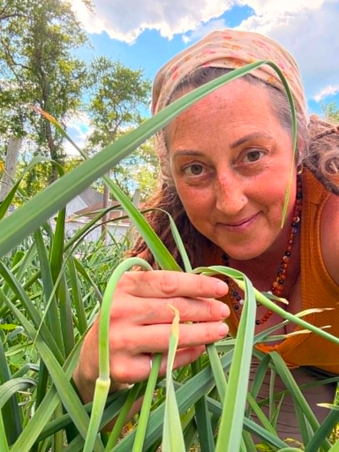 Garlic Scape Season: Harvesting, Preserving & Making Fresh Pesto 🧄