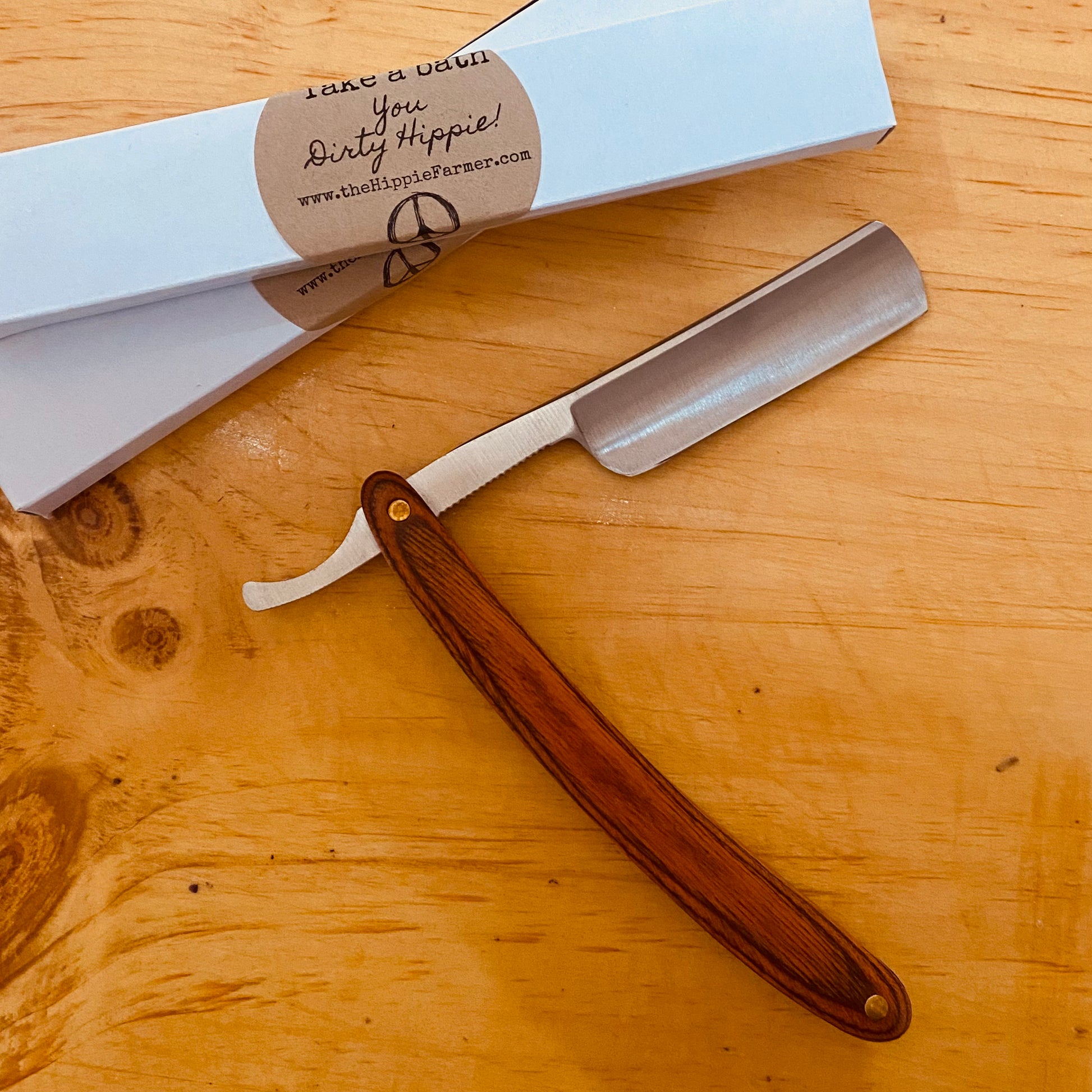 Old Fashioned Straight Shaving Razor - Foldable - The Hippie Farmer